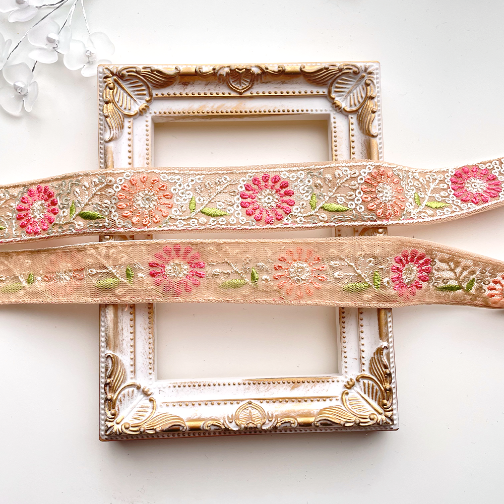 378 【 幅：2.5cm 】 インド刺繍リボン　ベージュ　チュール　ピンク　シェルピンク