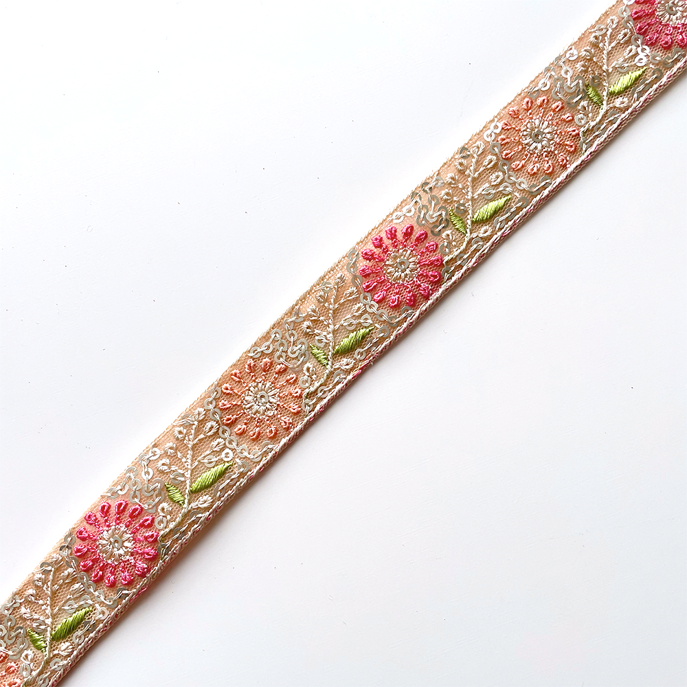 378 【 幅：2.5cm 】 インド刺繍リボン　ベージュ　チュール　ピンク　シェルピンク