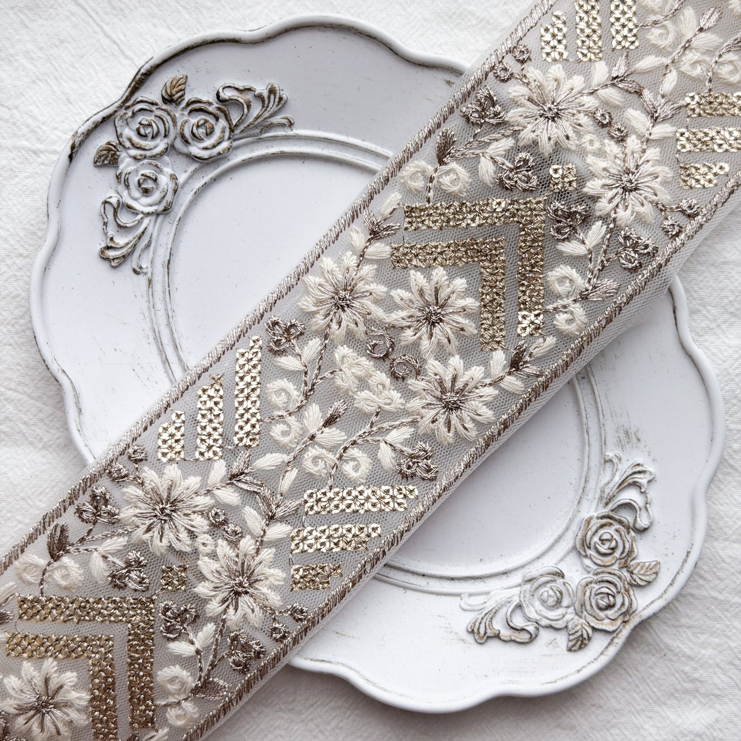 S402 インド刺繍リボン 6cm幅 チュール