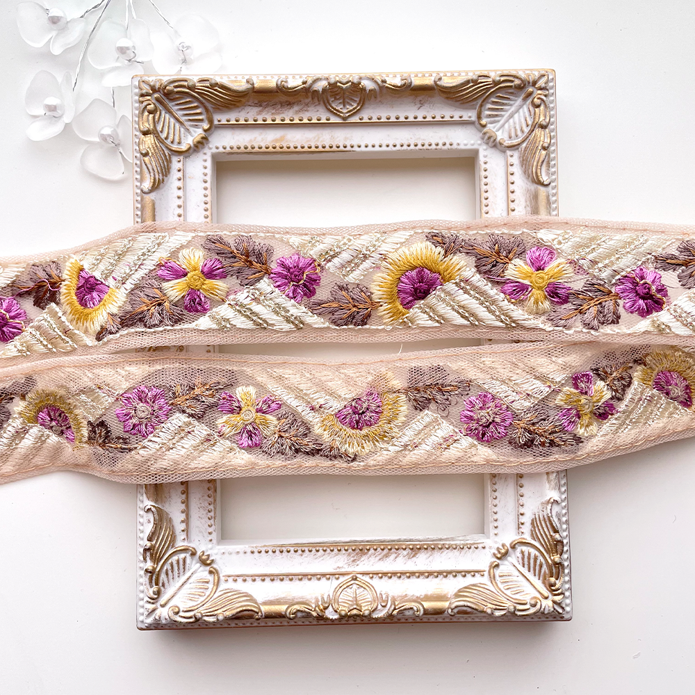 402 【 幅：3.5cm 】 インド刺繍リボン　ベージュ　チュール　イエロー　パープル