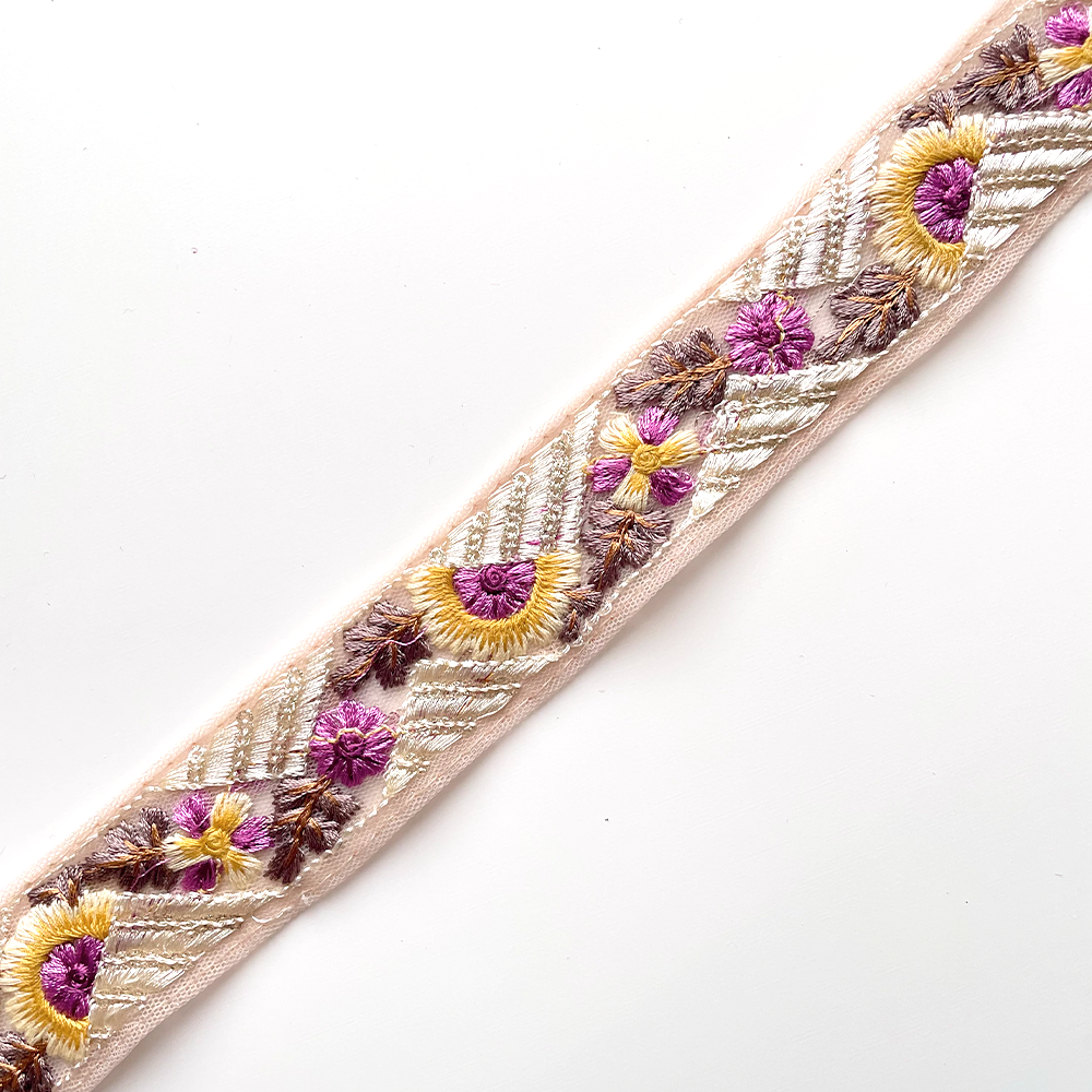 402 【 幅：3.5cm 】 インド刺繍リボン　ベージュ　チュール　イエロー　パープル