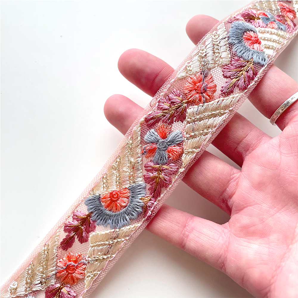 403 【 幅：3.5cm 】 インド刺繍リボン　ピンク　チュール　ブルー