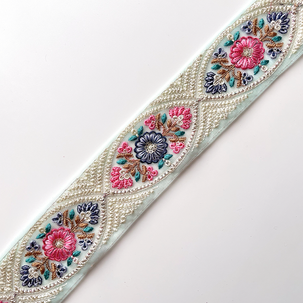 411 【 幅：5.5cm 】 インド刺繍リボン　スカイブルー　チュール　ブルー　ピンク