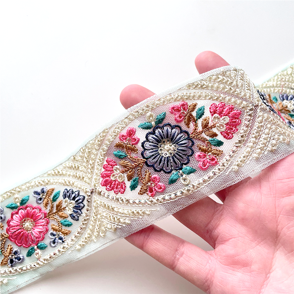 411 【 幅：5.5cm 】 インド刺繍リボン　スカイブルー　チュール　ブルー　ピンク