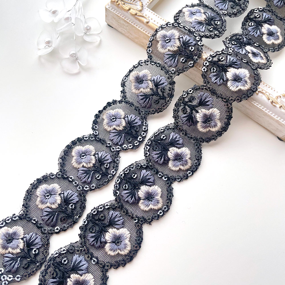 414 【 幅：4cm 】 インド刺繍リボン　ブラック　チュール　ホワイト