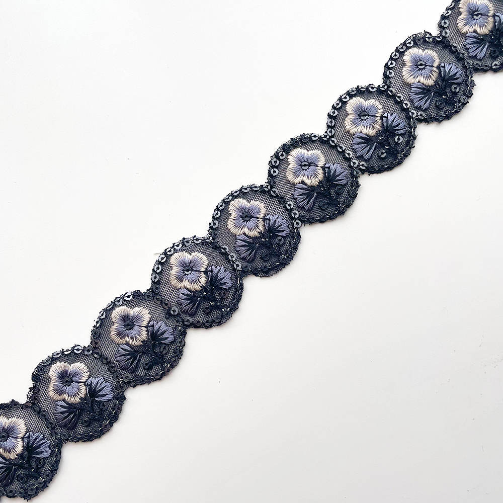 414 【 幅：4cm 】 インド刺繍リボン　ブラック　チュール　ホワイト
