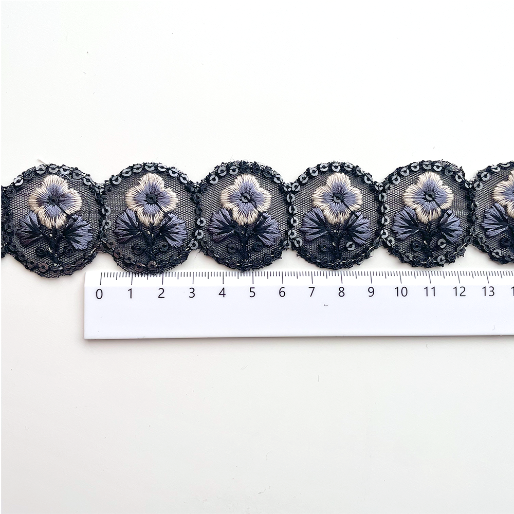 414 【 幅：4cm 】 インド刺繍リボン　ブラック　チュール　ホワイト