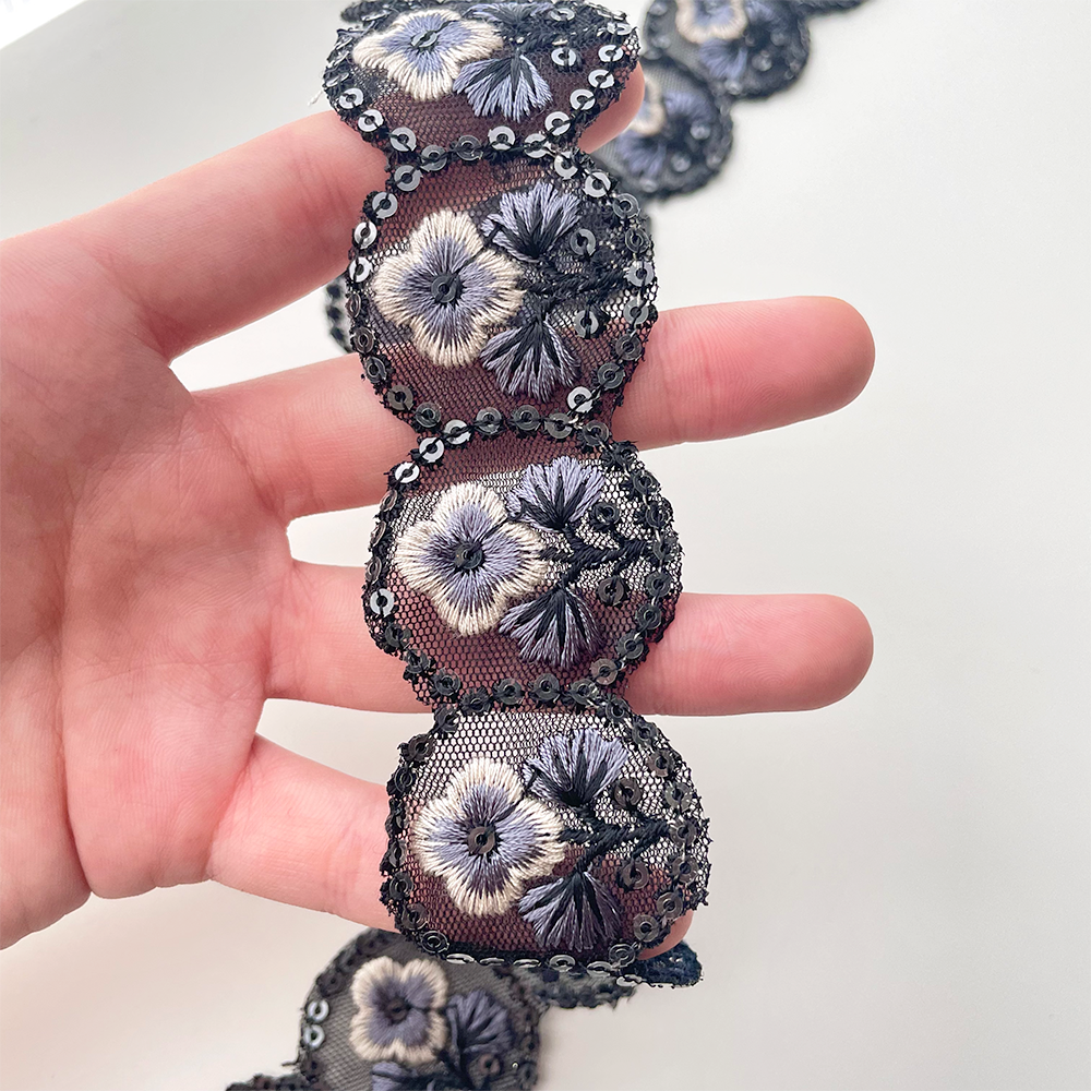 414 【 幅：4cm 】 インド刺繍リボン　ブラック　チュール　ホワイト