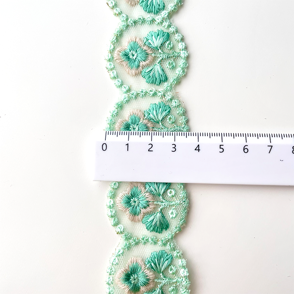 417 【 幅：4cm 】 インド刺繍リボン　ミントグリーン　チュール　ホワイト