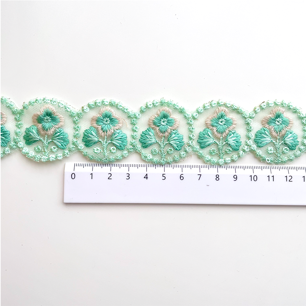 417 【 幅：4cm 】 インド刺繍リボン　ミントグリーン　チュール　ホワイト