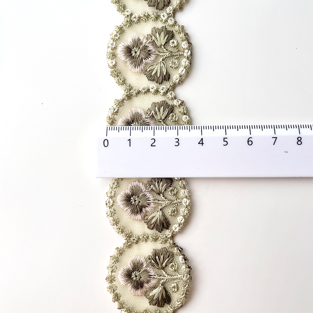 419 【 幅：4cm 】 インド刺繍リボン　リーフグリーン　チュール　ホワイト