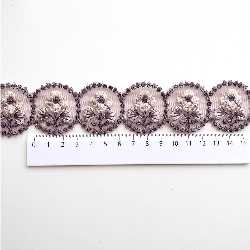 422 【 幅：4cm 】 インド刺繍リボン　ダスティライラック　チュール　ホワイト