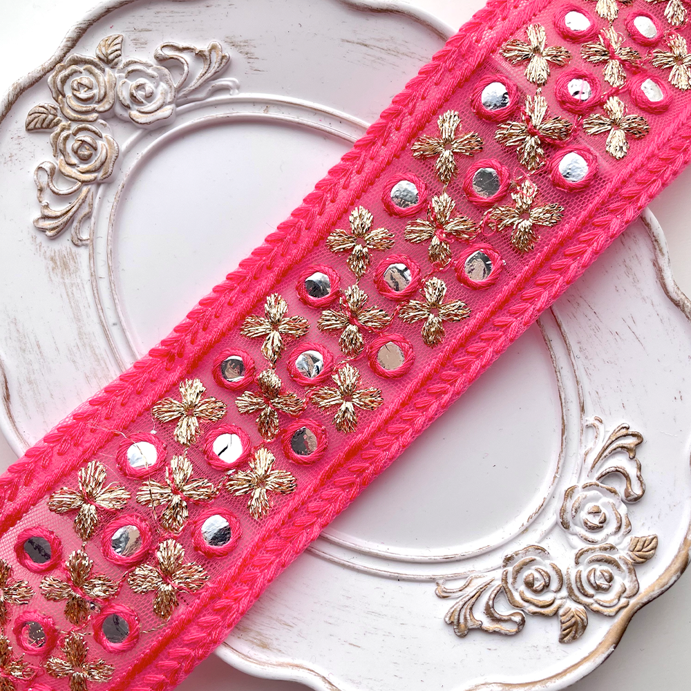 448 【 幅：5.5cm 】 インド刺繍リボン　パステルレッド　チュール　ゴールド