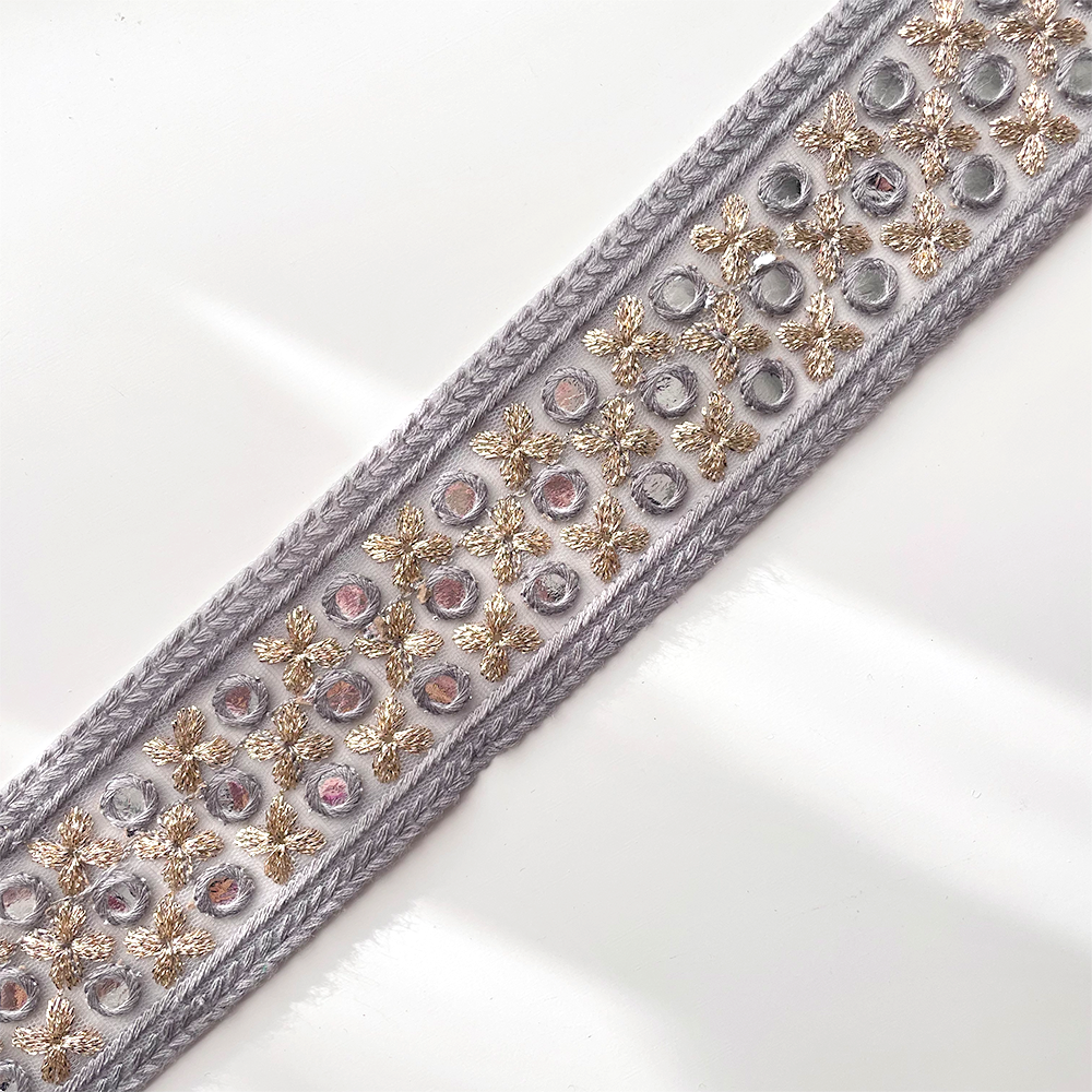 452 【 幅：5.5cm 】 インド刺繍リボン　グレー　チュール　ゴールド