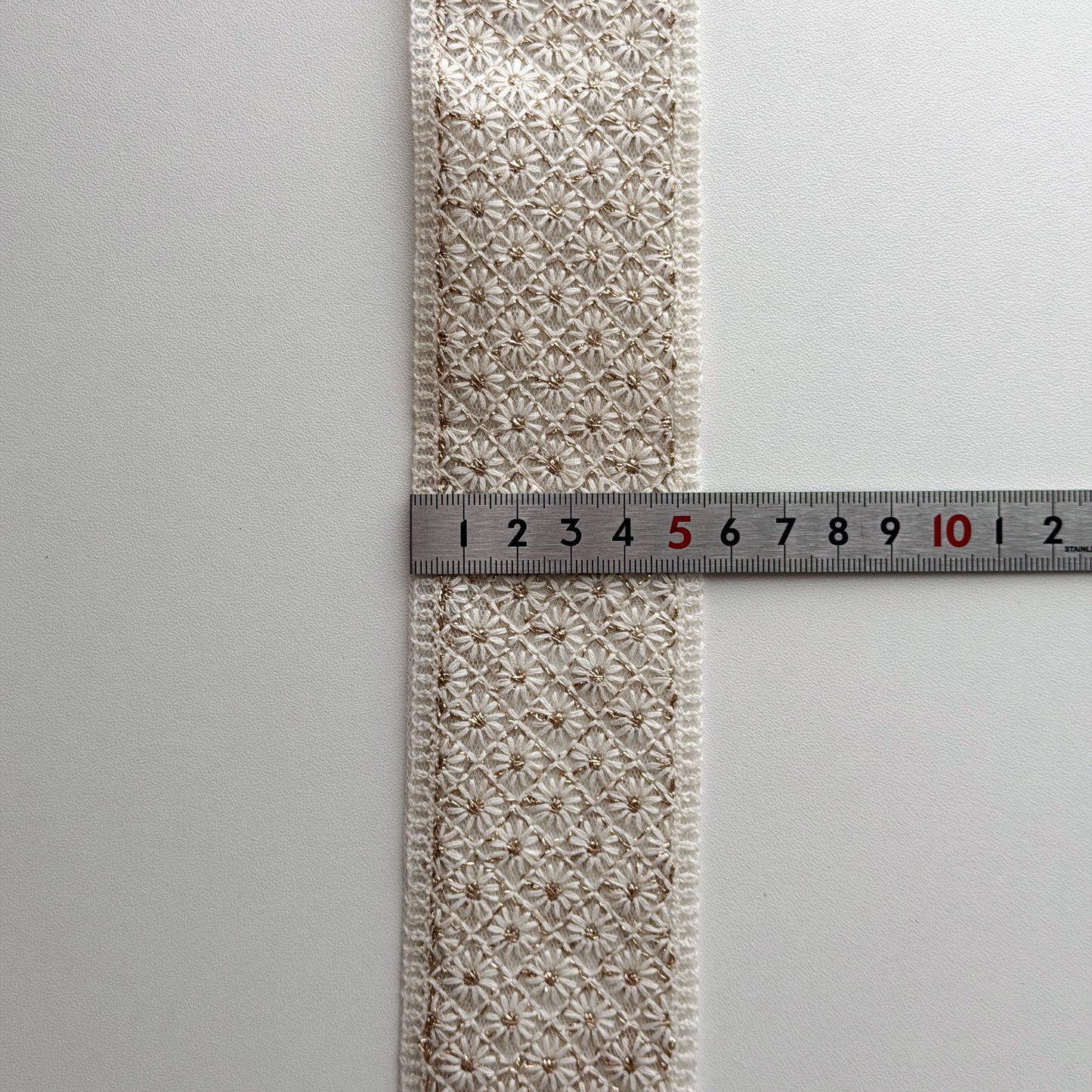 S397 インド刺繍リボン 5.5cm幅 チュール