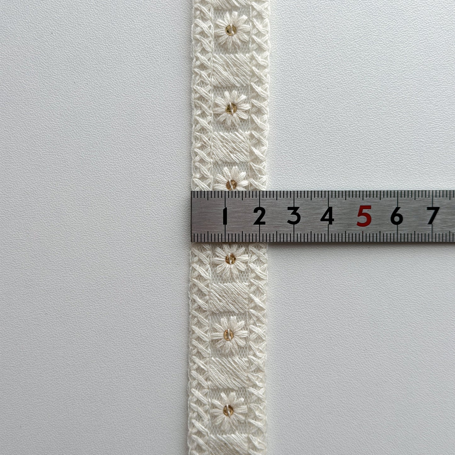 S384 インド刺繍リボン 2cm幅 チュール ボックス マーガレット