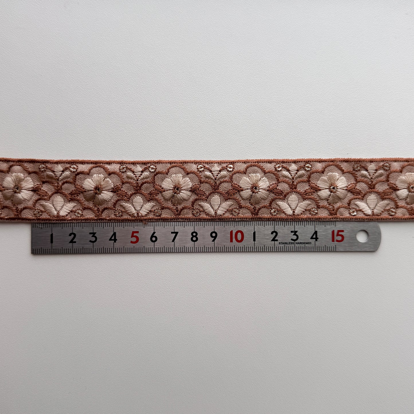 S377 インド刺繍リボン 3cm幅 布地 フレームフラワー
