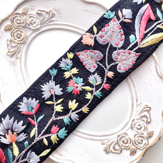 500 【 幅：5.5cm 】 インド刺繍リボン　ブラック　布地　パープル　ピンク　イエロー