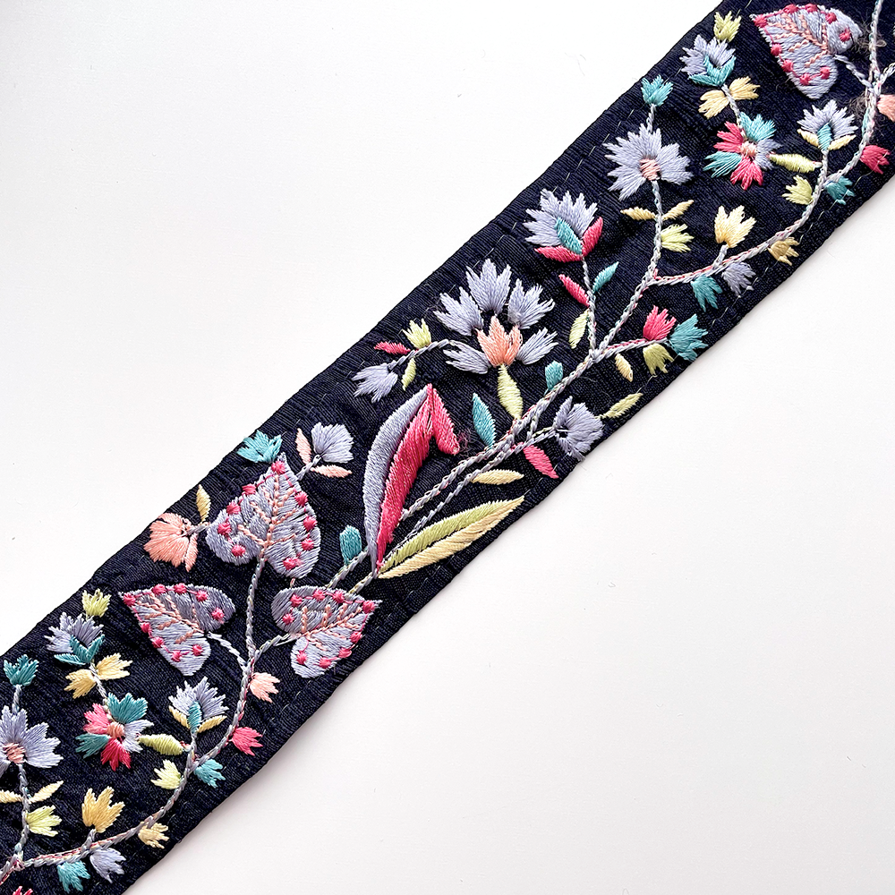 500 【 幅：5.5cm 】 インド刺繍リボン　ブラック　布地　パープル　ピンク　イエロー