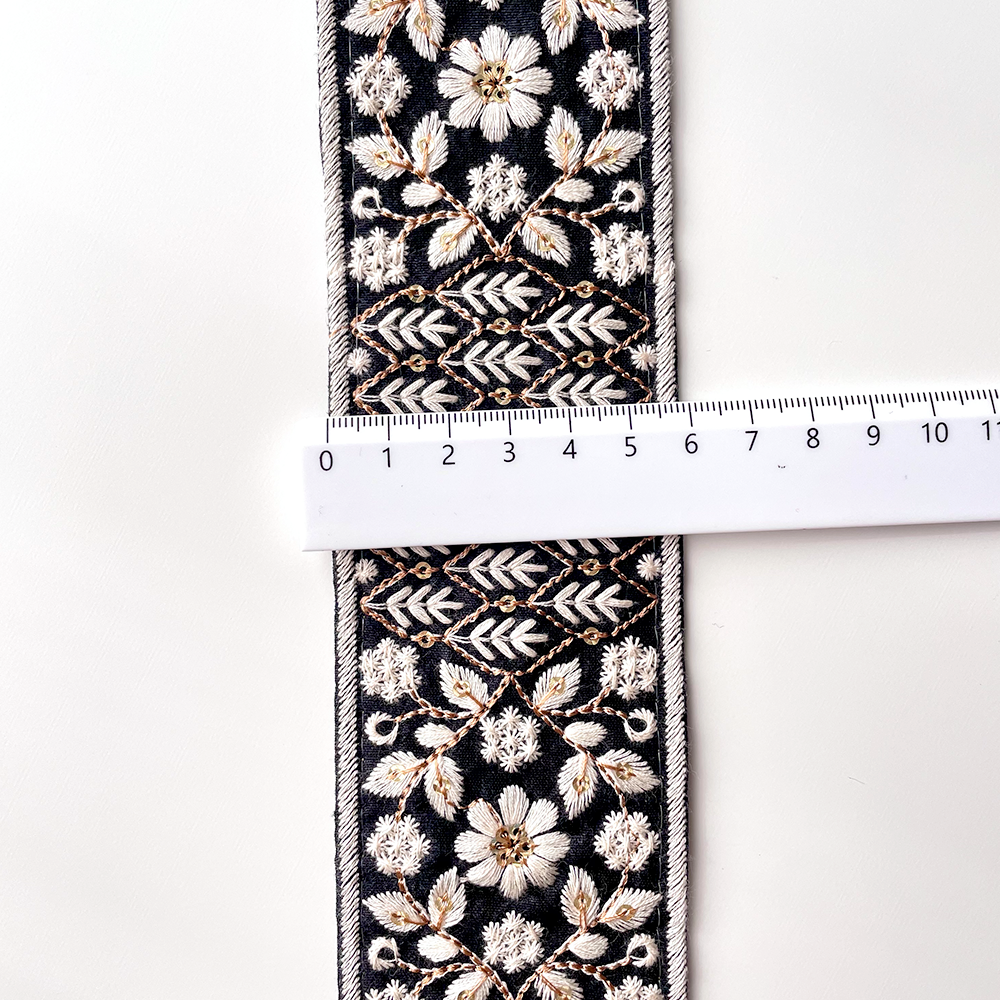 507 【 幅：6cm 】 インド刺繍リボン　ブラック　布地　ホワイト
