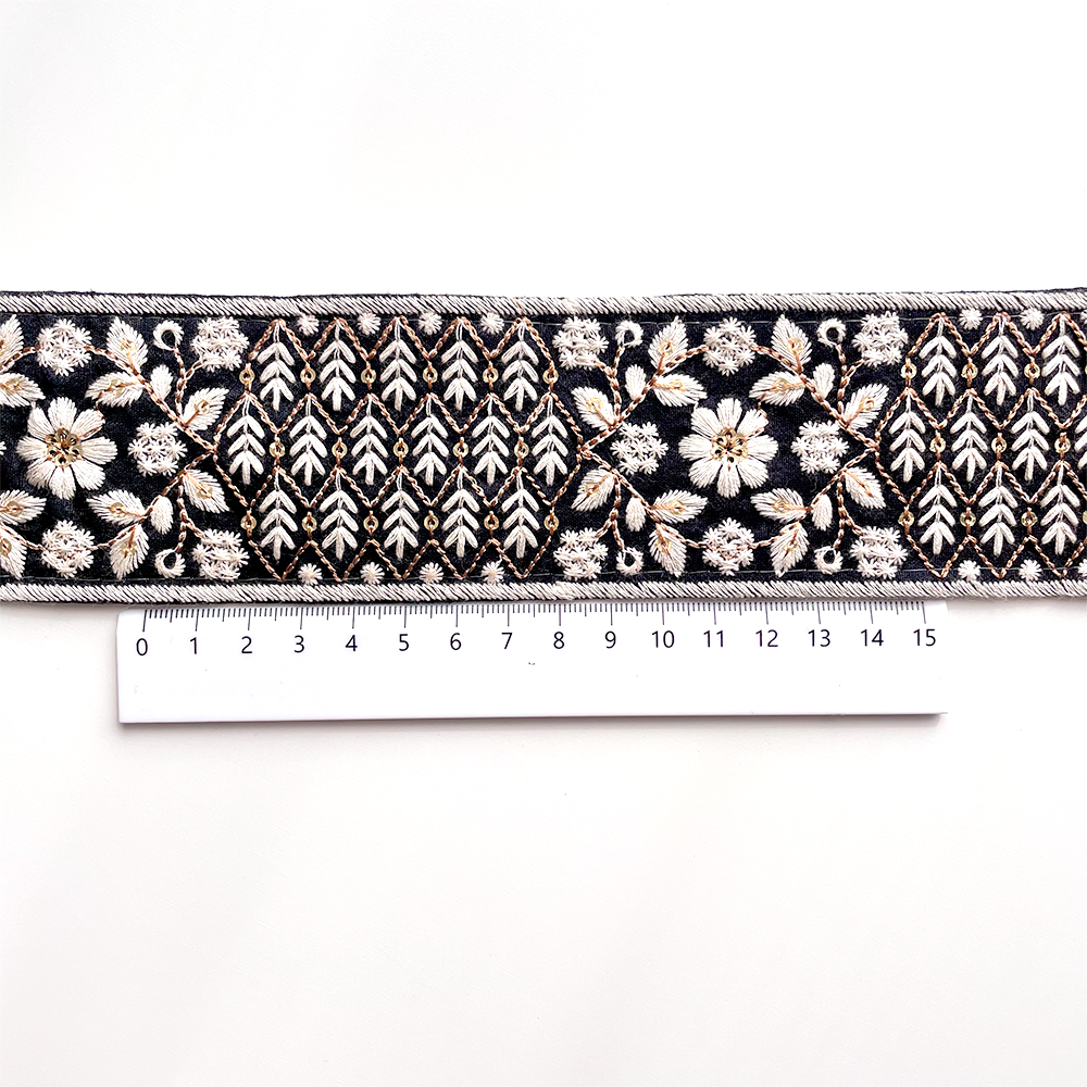 507 【 幅：6cm 】 インド刺繍リボン　ブラック　布地　ホワイト