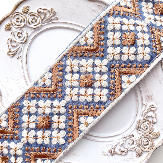 508 【 幅：6.5cm 】 インド刺繍リボン　ベビーブルー　布地　ホワイト　ベージュ
