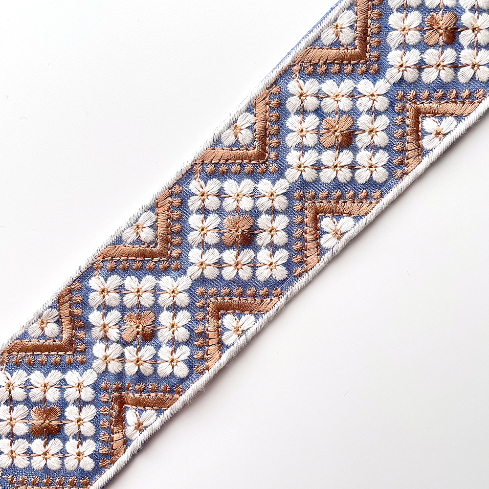 508 【 幅：6.5cm 】 インド刺繍リボン　ベビーブルー　布地　ホワイト　ベージュ