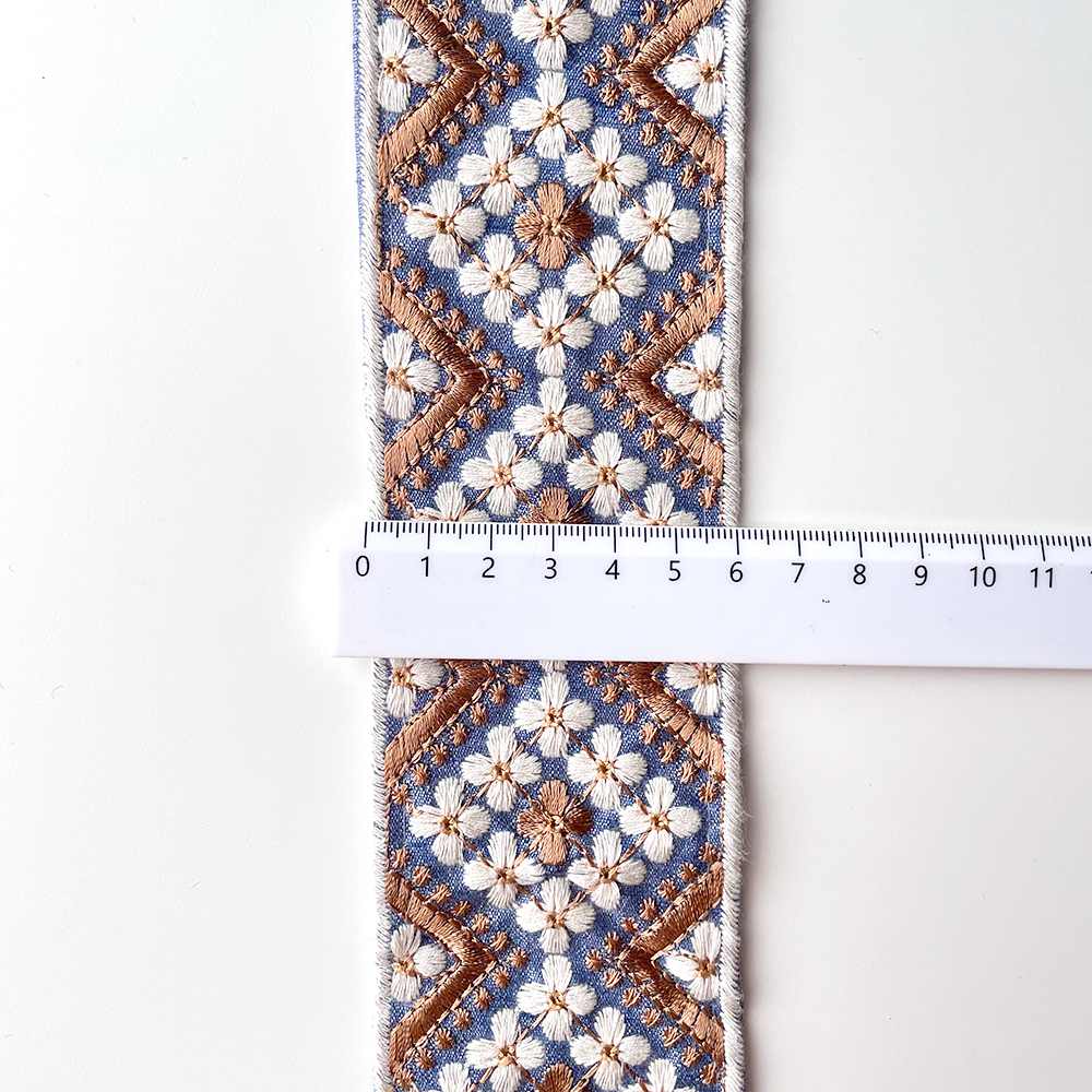 508 【 幅：6.5cm 】 インド刺繍リボン　ベビーブルー　布地　ホワイト　ベージュ