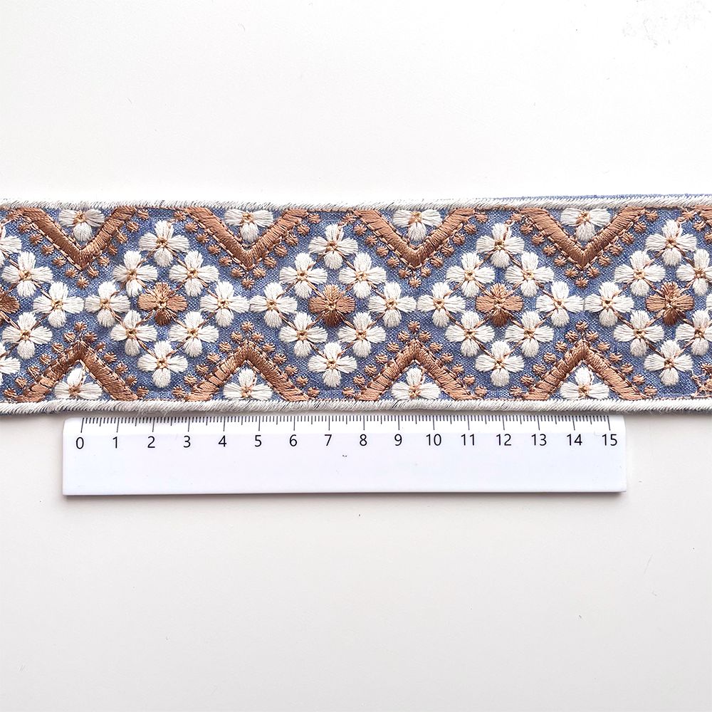 508 【 幅：6.5cm 】 インド刺繍リボン　ベビーブルー　布地　ホワイト　ベージュ