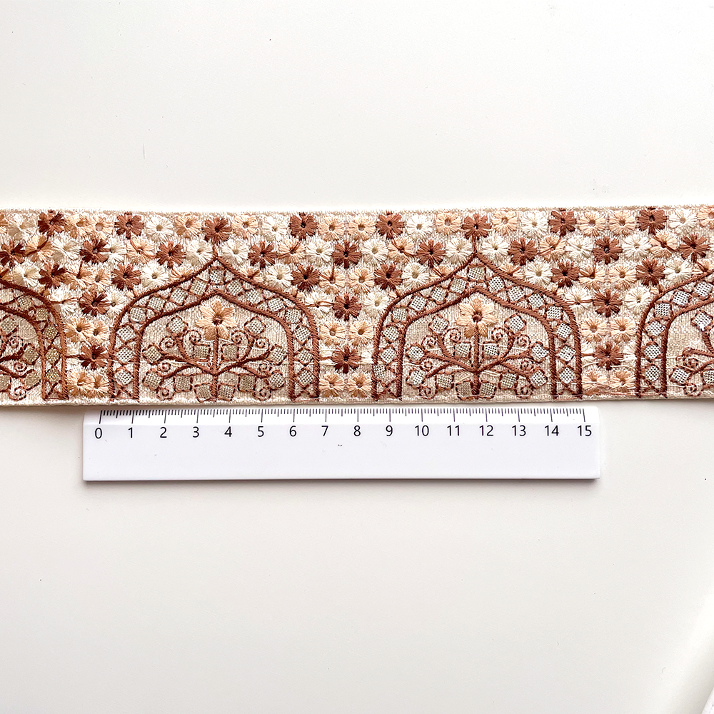 511 【 幅：6cm 】 インド刺繍リボン　アイボリー　布地　ブラウン