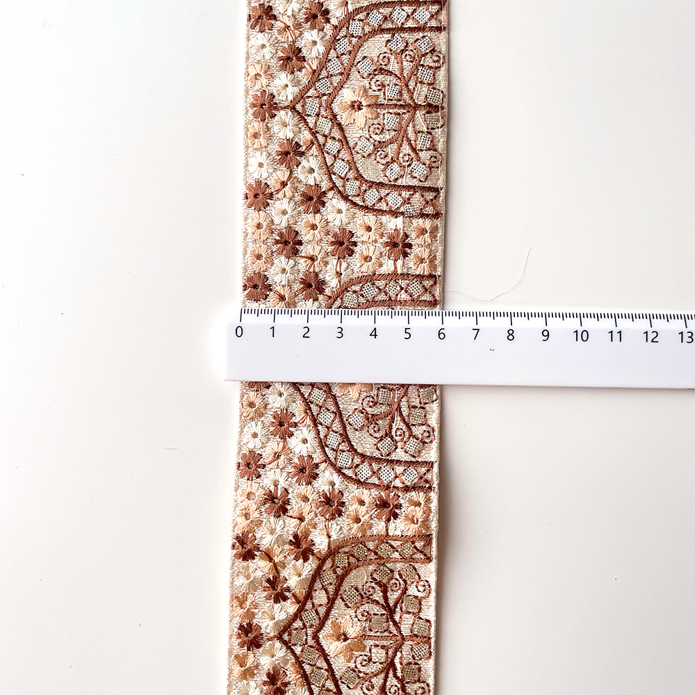 511 【 幅：6cm 】 インド刺繍リボン　アイボリー　布地　ブラウン