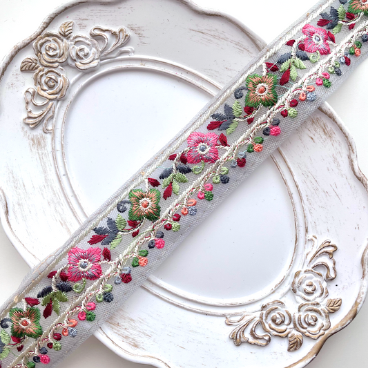 521 【 幅：3.5cm 】 インド刺繍リボン　スカイブルー　チュール　ピンク　グリーン