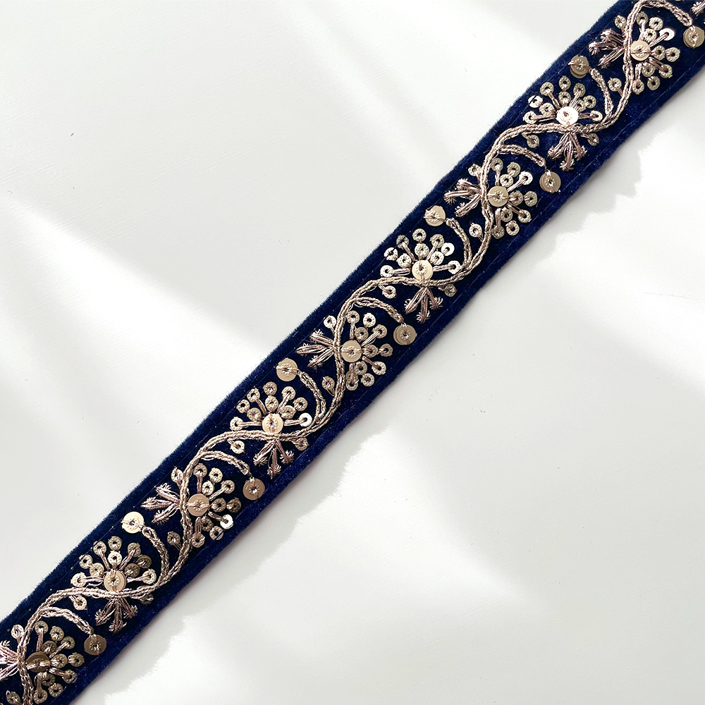523 【 幅：2.5cm 】 インド刺繍リボン　ネイビー　ベロア　ゴールド