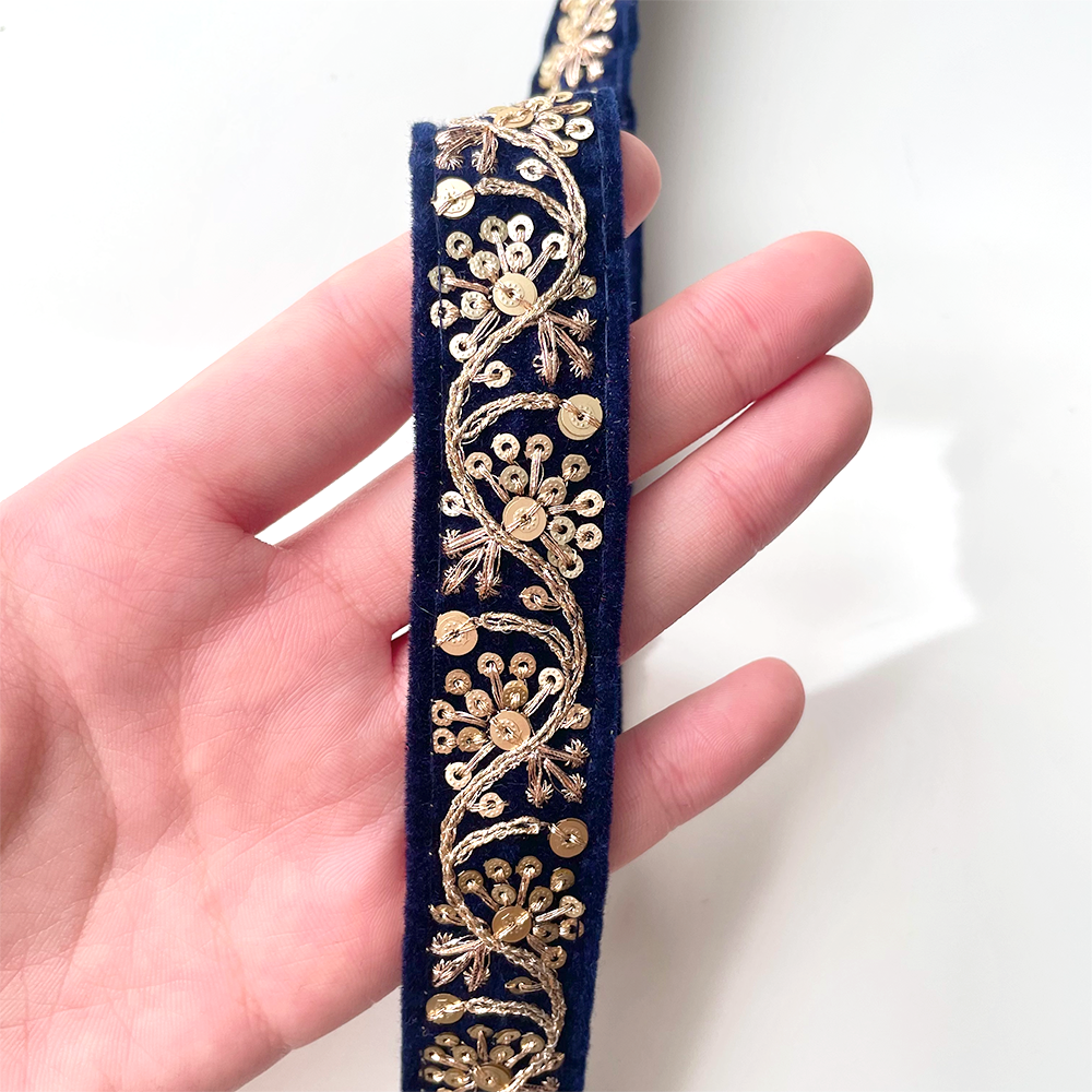 523 【 幅：2.5cm 】 インド刺繍リボン　ネイビー　ベロア　ゴールド