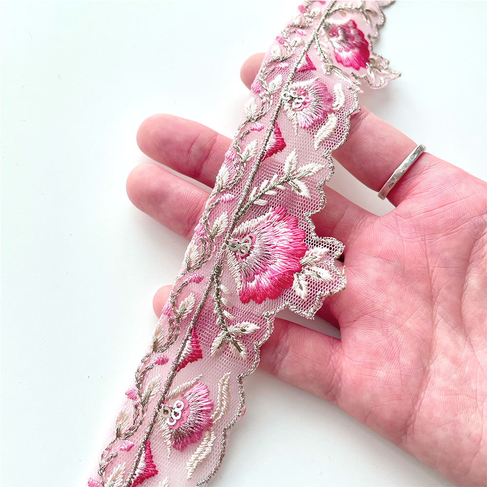 531 【 幅：4.5cm 】 インド刺繍リボン　ピンク　チュール　ホワイト　シルバー