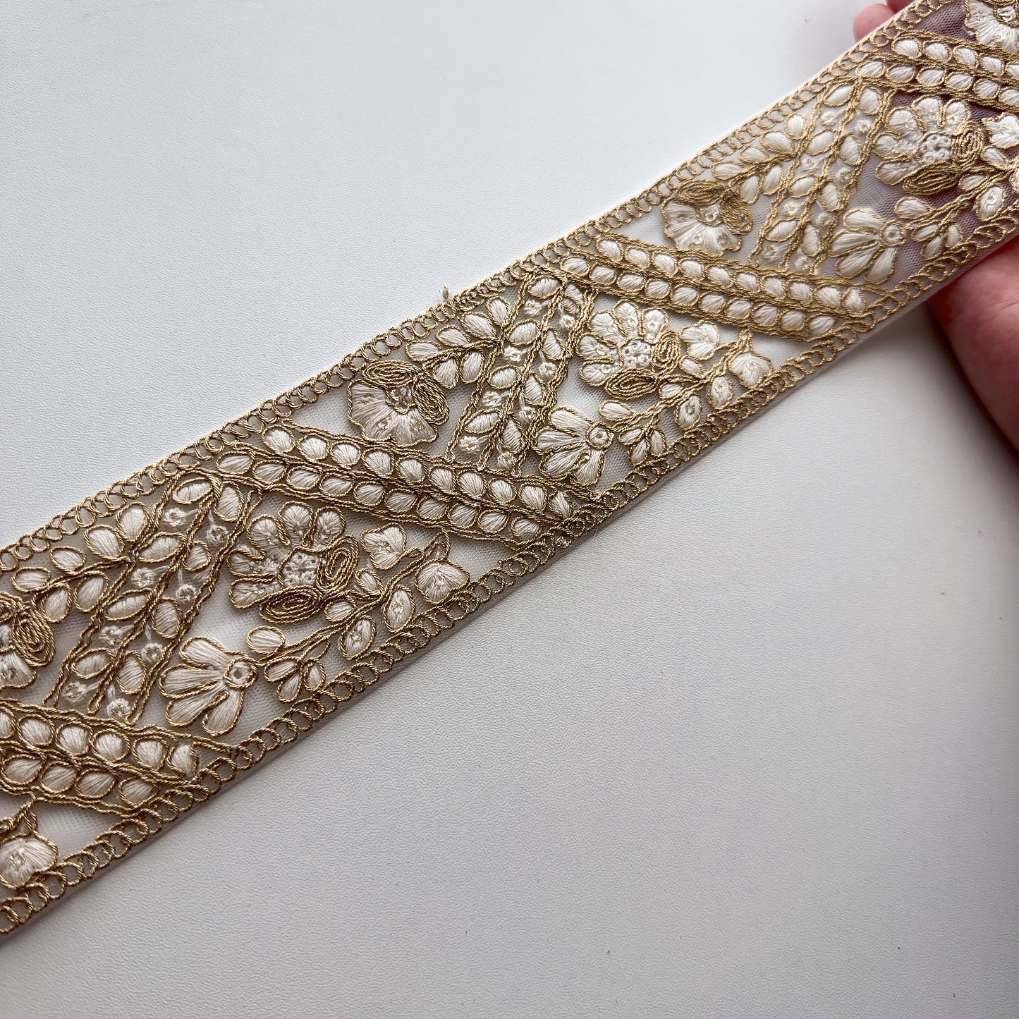 S381 インド刺繍リボン 6.5cm幅 チュール