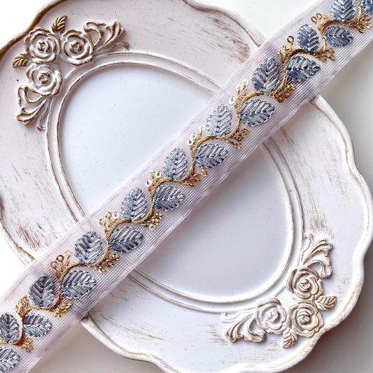 558 【 幅：3cm 】 インド刺繍リボン　スカイブルー　チュール　