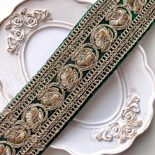 569 【 幅：5cm 】 インド刺繍リボン　深緑　ベロア　ゴールド
