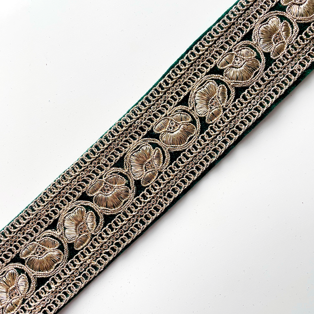 569 【 幅：5cm 】 インド刺繍リボン　深緑　ベロア　ゴールド