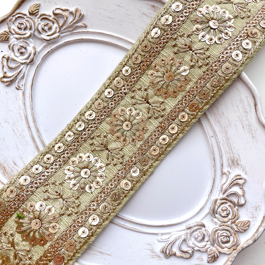 570 【 幅：5cm 】 インド刺繍リボン　ライトグリーン　布地　ゴールド