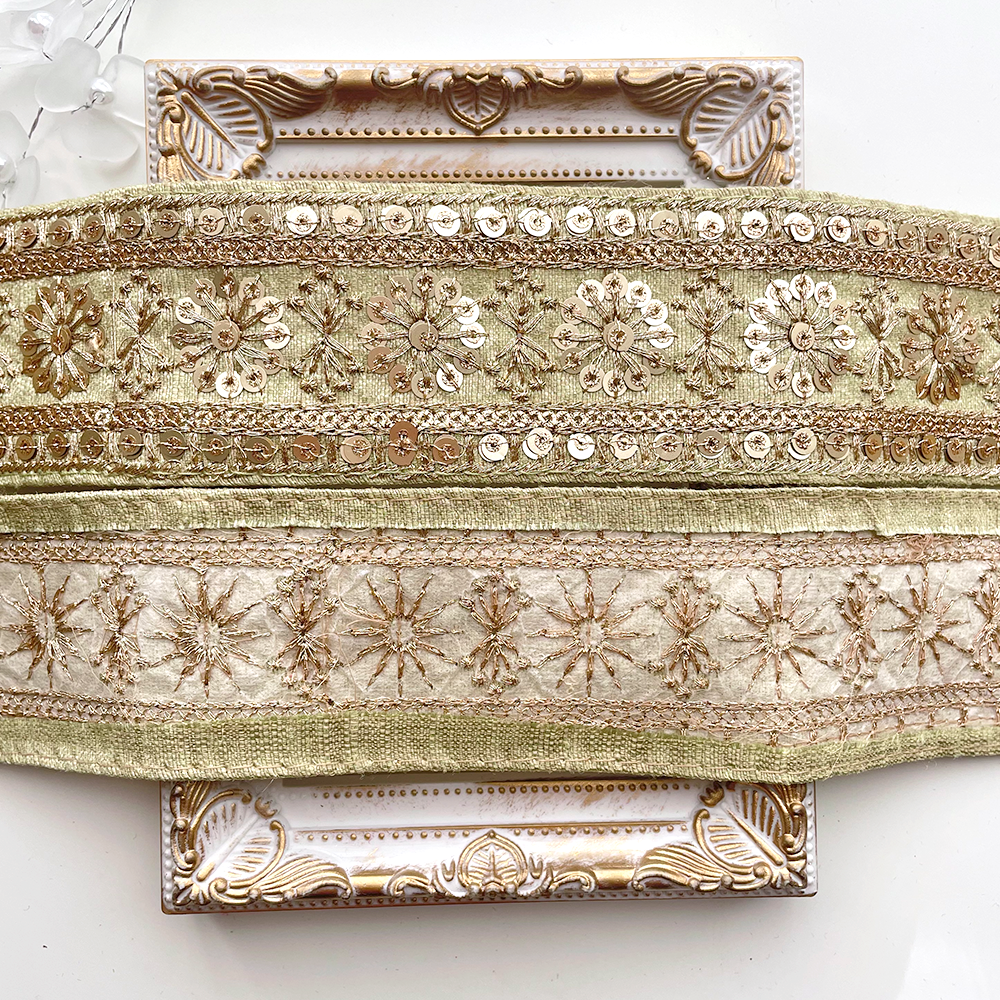 570 【 幅：5cm 】 インド刺繍リボン　ライトグリーン　布地　ゴールド