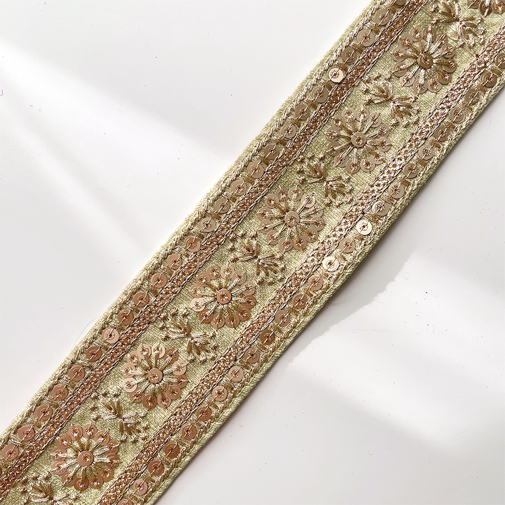 570 【 幅：5cm 】 インド刺繍リボン　ライトグリーン　布地　ゴールド
