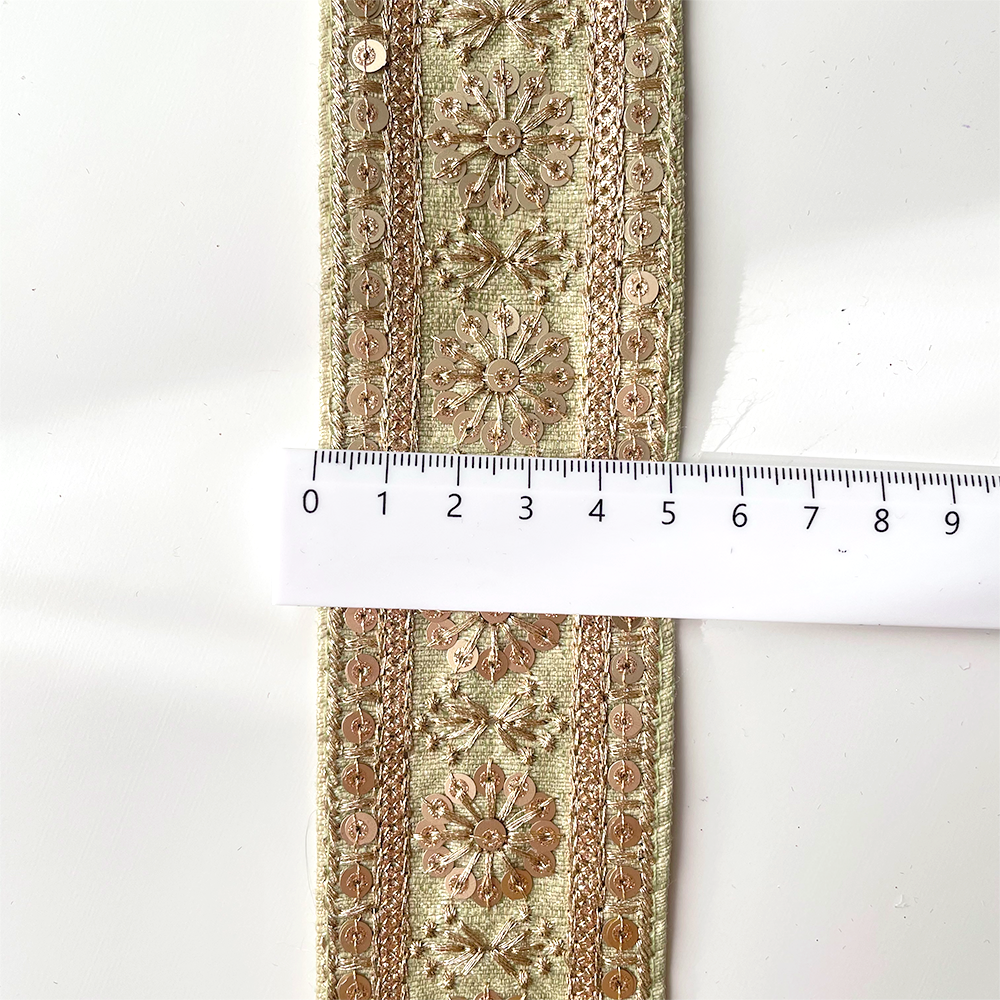570 【 幅：5cm 】 インド刺繍リボン　ライトグリーン　布地　ゴールド