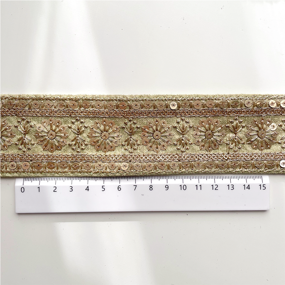 570 【 幅：5cm 】 インド刺繍リボン　ライトグリーン　布地　ゴールド