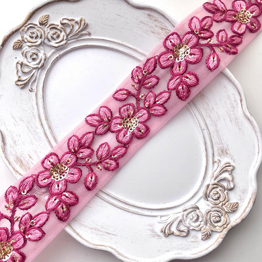 572 【 幅：3.5cm 】 インド刺繍リボン　ピンク　チュール　