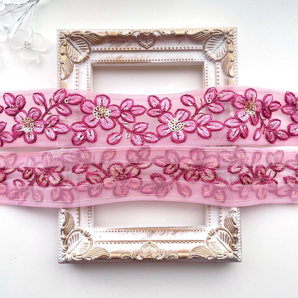 572 【 幅：3.5cm 】 インド刺繍リボン　ピンク　チュール　