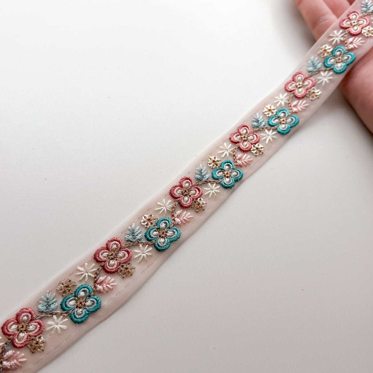 S415 インド刺繍リボン 2.5cm幅 チュール