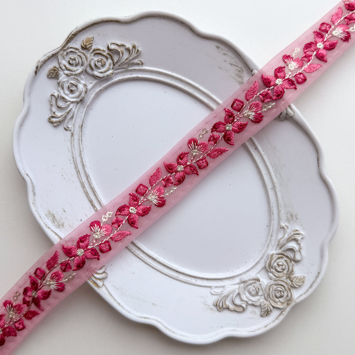S420 インド刺繍リボン 2.5cm幅 チュール