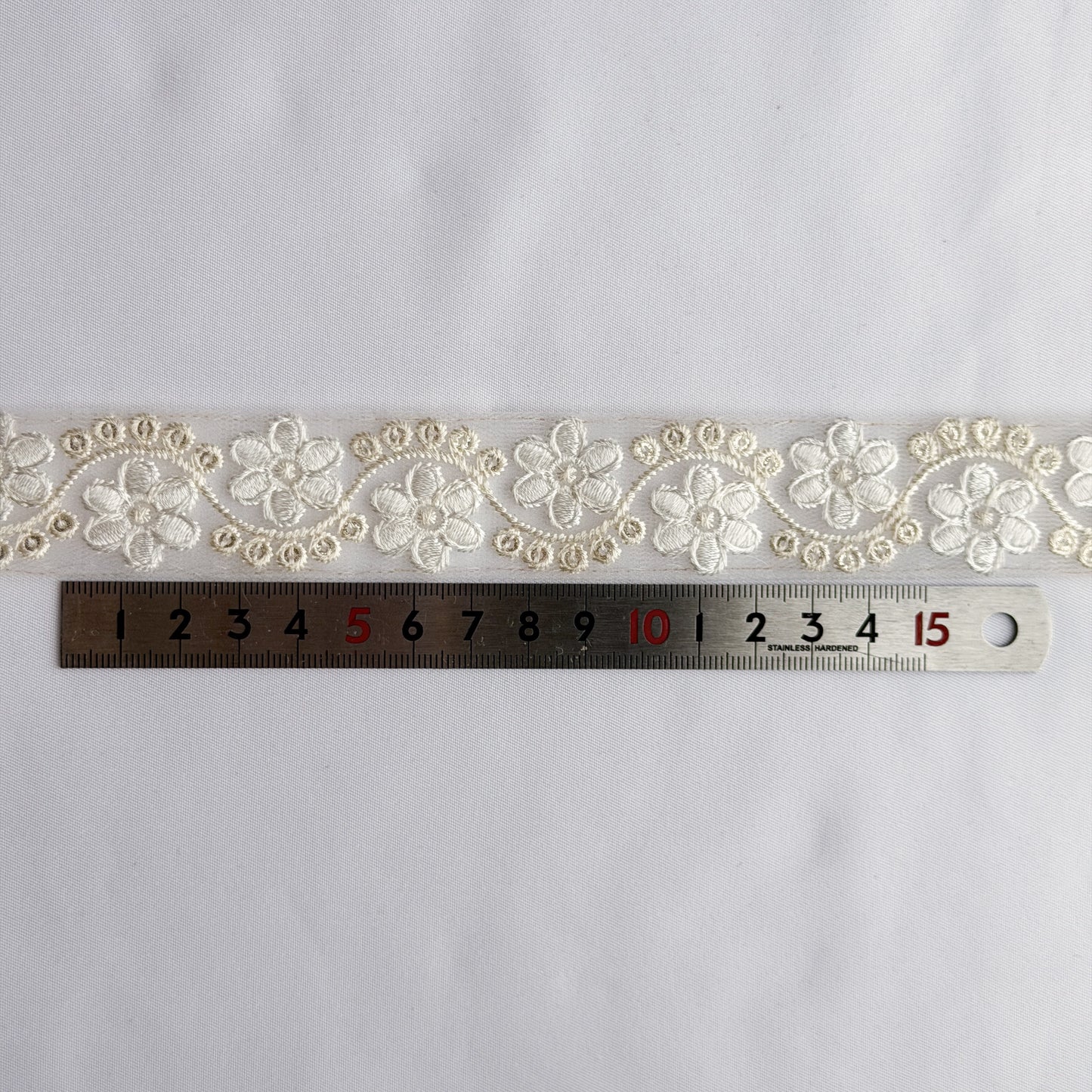 S411 インド刺繍リボン 3cm幅 チュール