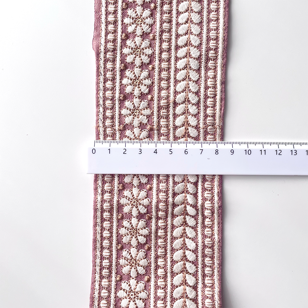 602 【 幅：8.5cm 】 インド刺繍リボン　ピンク　布地　ホワイト